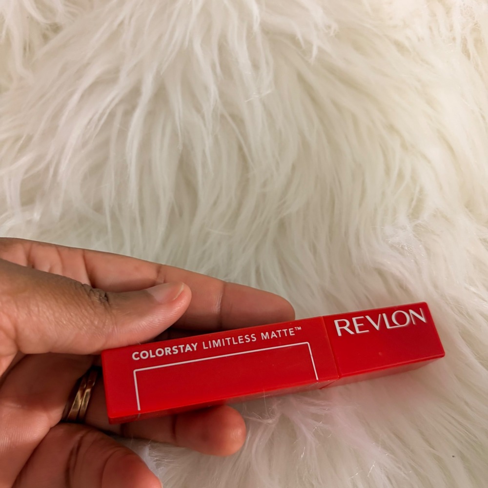 Revlon ColorStay Limitless Matte Liquid Lipstick 009 Hot Take Red NEW Longwear